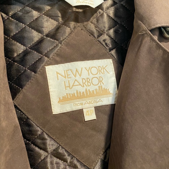 SOLD- Vintage New York Harbor Trench Coat - Sz 4P - Picture 3 of 3